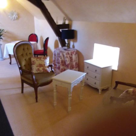 Le Moulin De Meral Montsûrs Esterno foto
