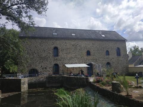 Le Moulin De Meral Montsûrs Esterno foto