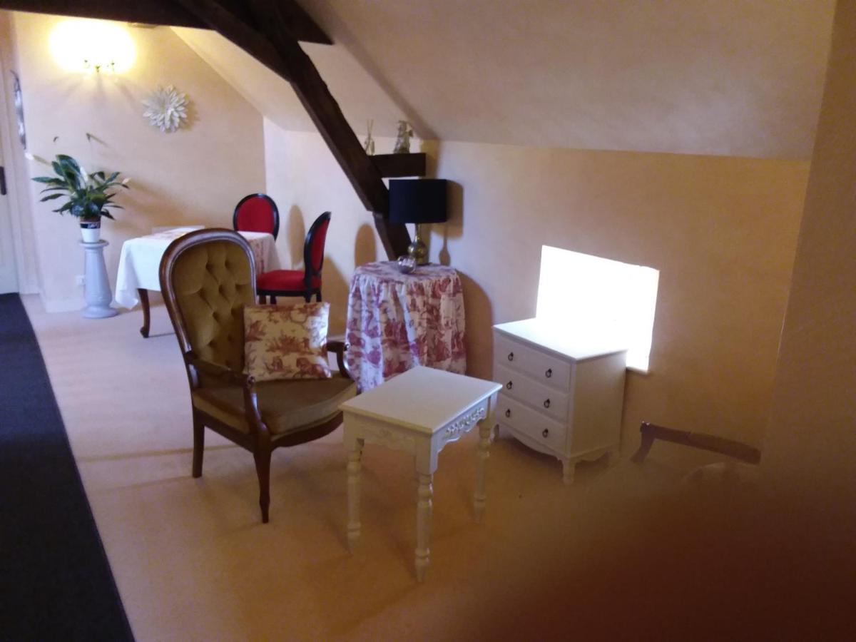 Le Moulin De Meral Montsûrs Esterno foto